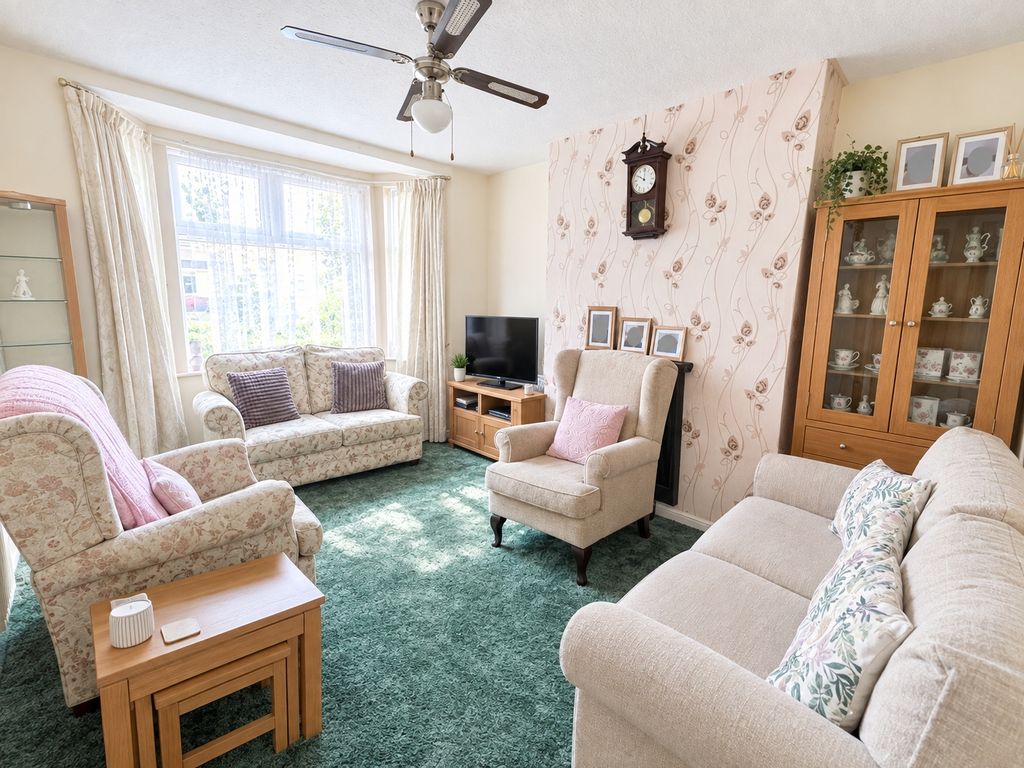 Property photo 2 of 10 Danefield Road