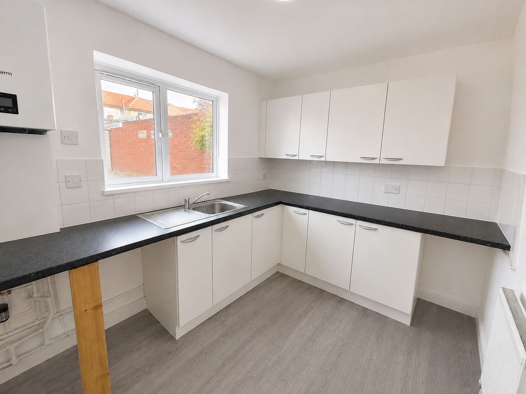 Property photo 3 of 6 Kitchen