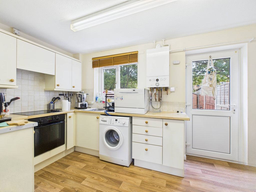 Property photo 2 of 11 Kitchen