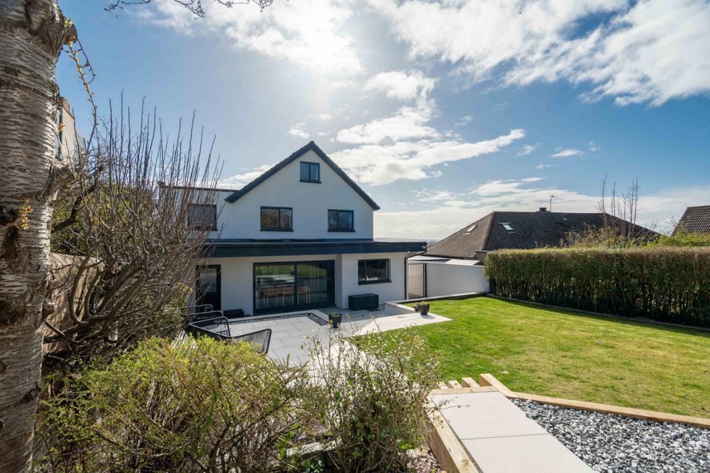 Property photo 2 of 30 Garden