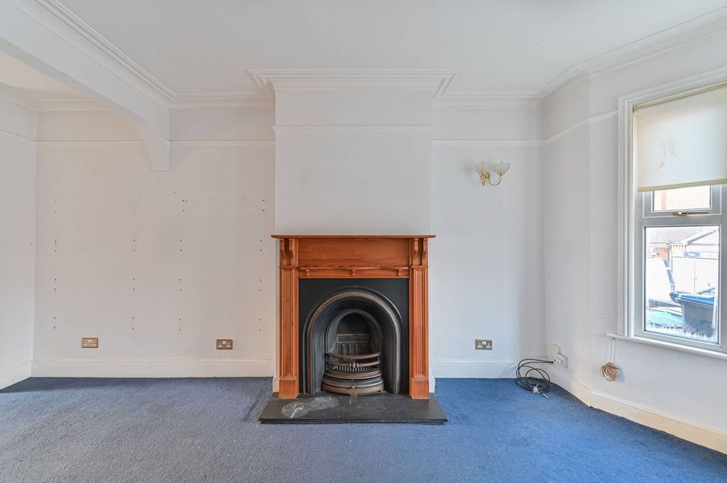 Property photo 2 of 28