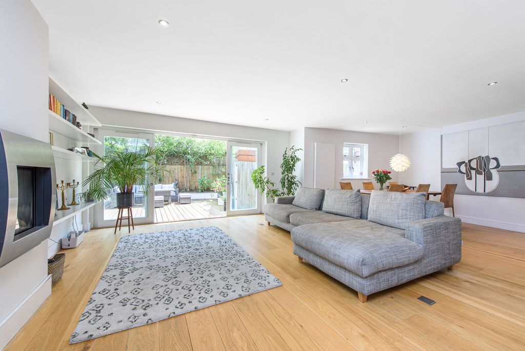 Property photo 1 of 18