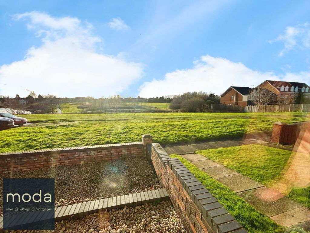 Property photo 2 of 23