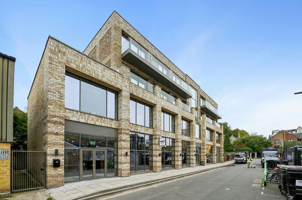 Property photo 1 of 10 Olbcff7Helmsleyplace16.Jpg