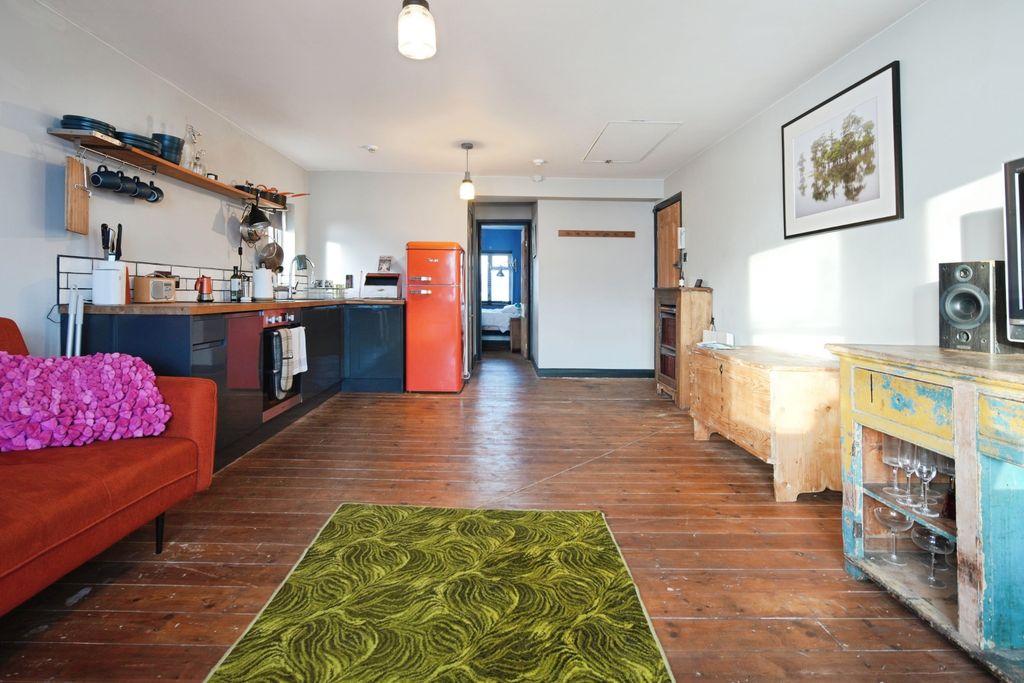 Property photo 3 of 22