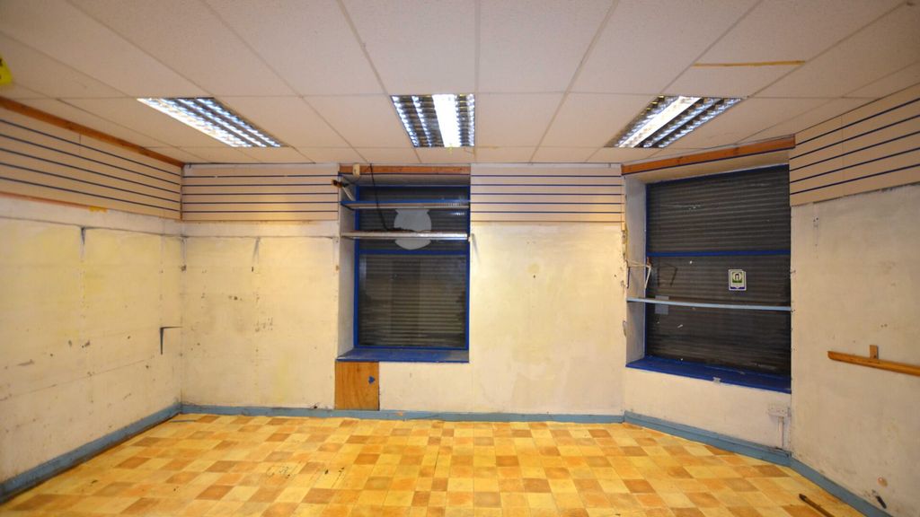 Property photo 2 of 7 Allied-Surveyors-Scotland-26 Spey Terrace-Shop-02
