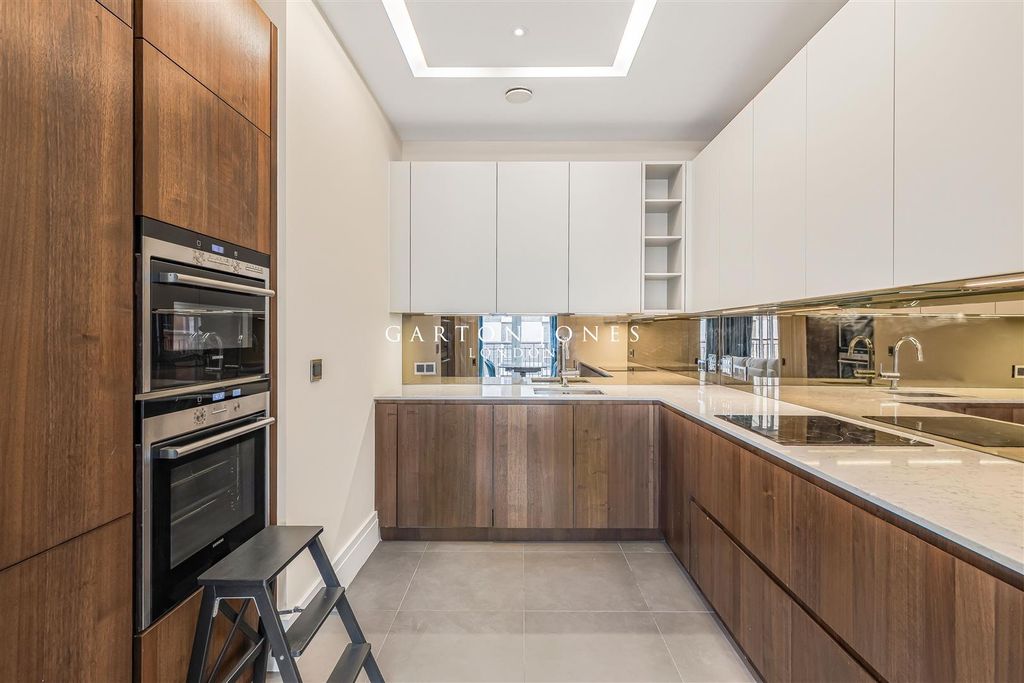 Property photo 2 of 12 Kitchen