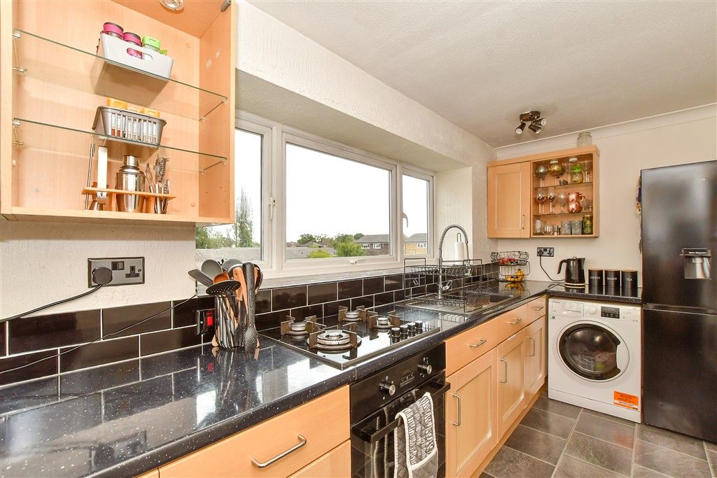 Property photo 3 of 9 Kitchen