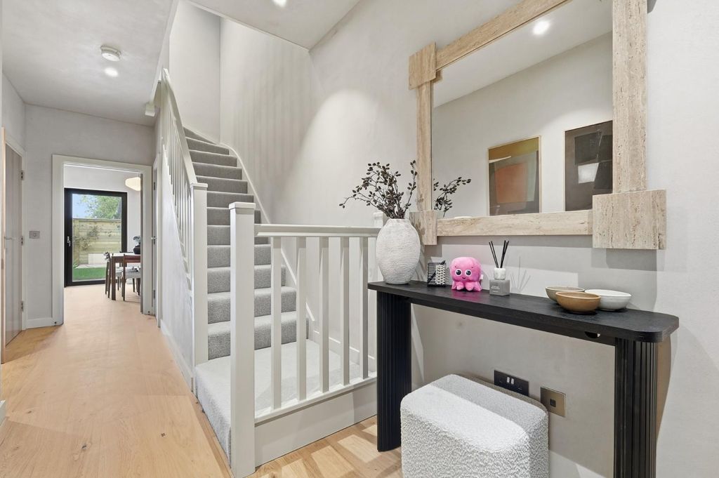 Property photo 3 of 25