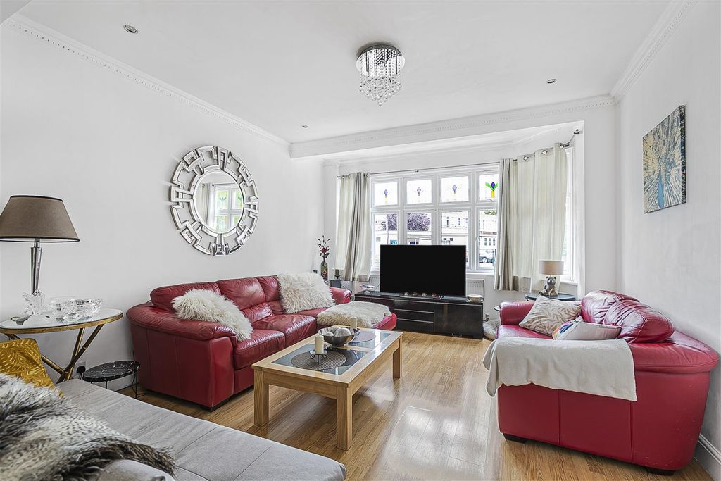 Property photo 3 of 33 25_65002.Jpg