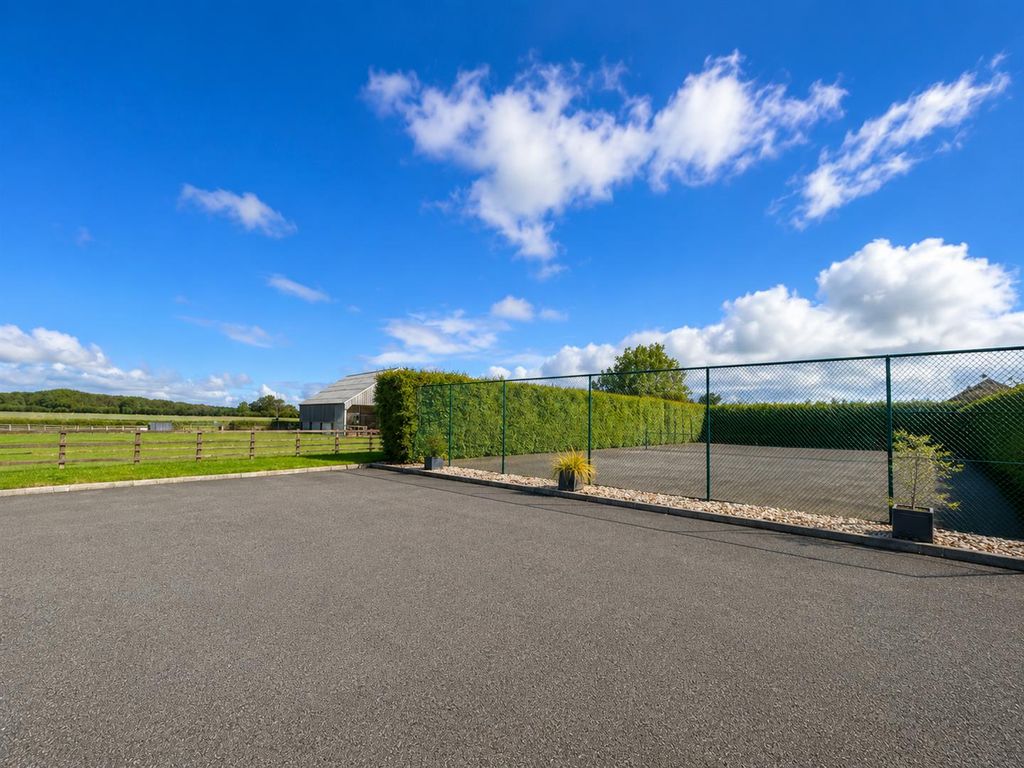 Property photo 3 of 19 9A5630C8-6A93-4219-8034-82D0C43F5Ea7.Png