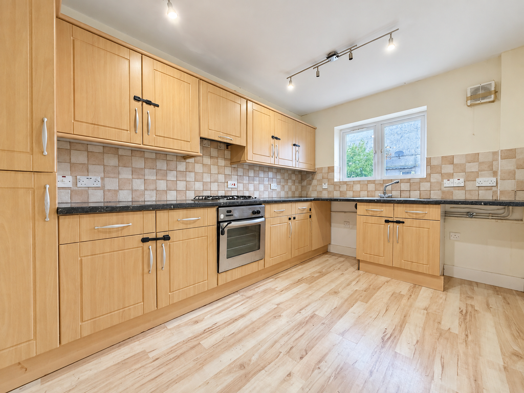 Property photo 2 of 15 3B796C03-6826-4081-8Ac9-5Df012246D60