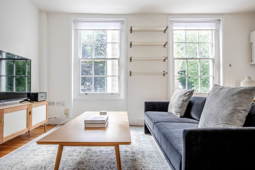 Property photo 1 of 17 Living Room