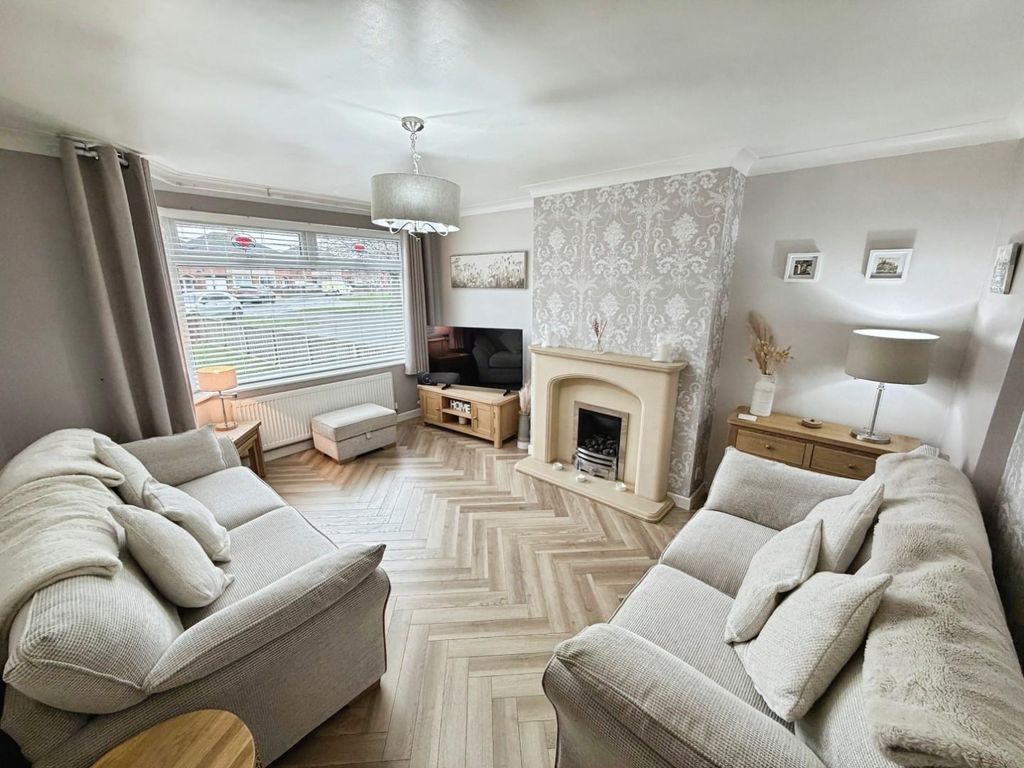 Property photo 2 of 44 34d9Ef06--4A2E-A2C0-D8Dafab828A7-11915-000003812D6