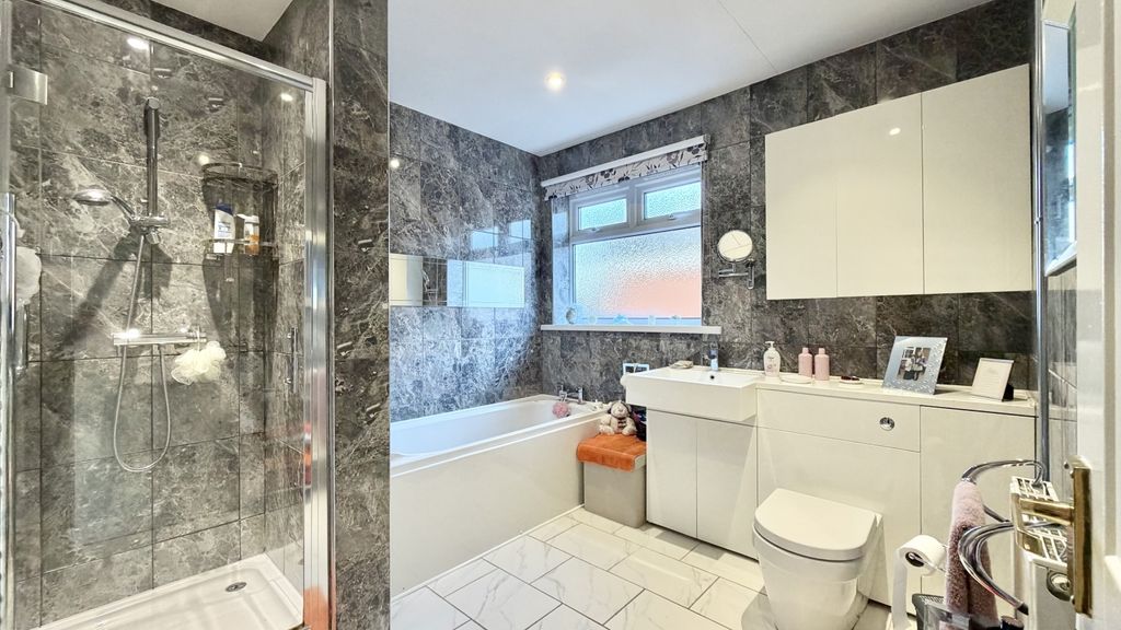 Property photo 3 of 22 8