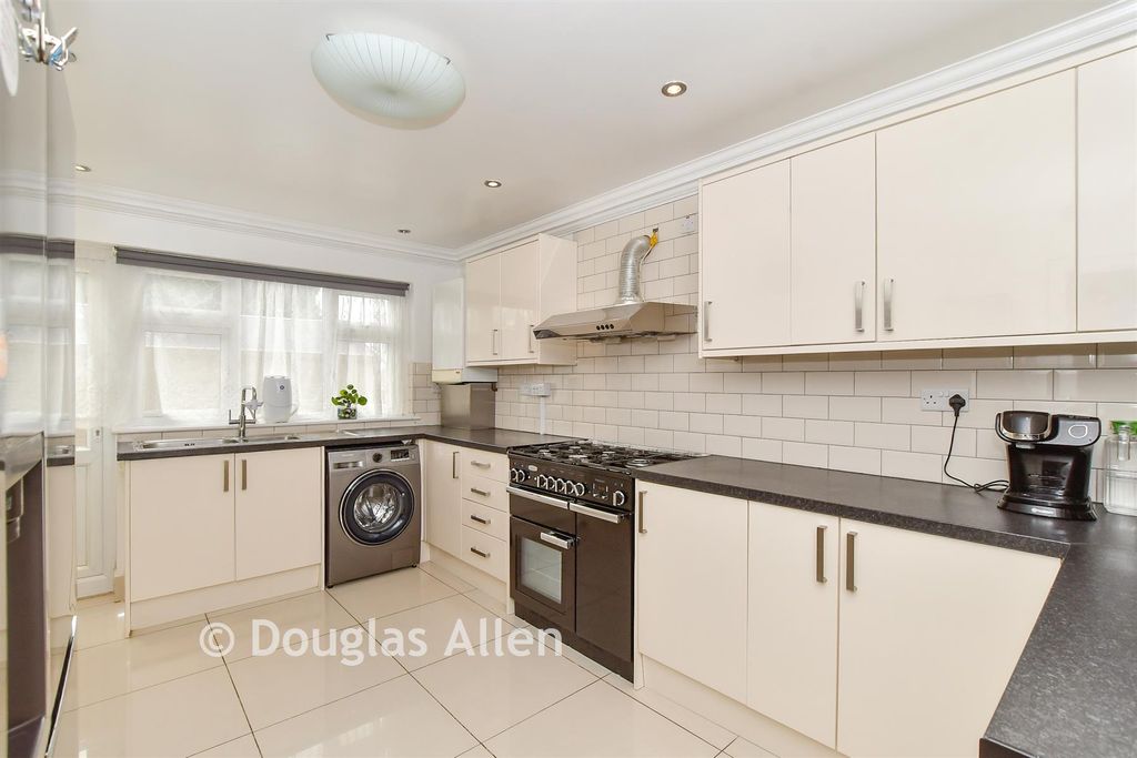 Property photo 2 of 14 Kitchen
