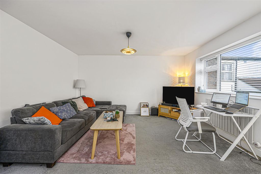 Property photo 3 of 12 3 Hillboro Court-8.Jpg