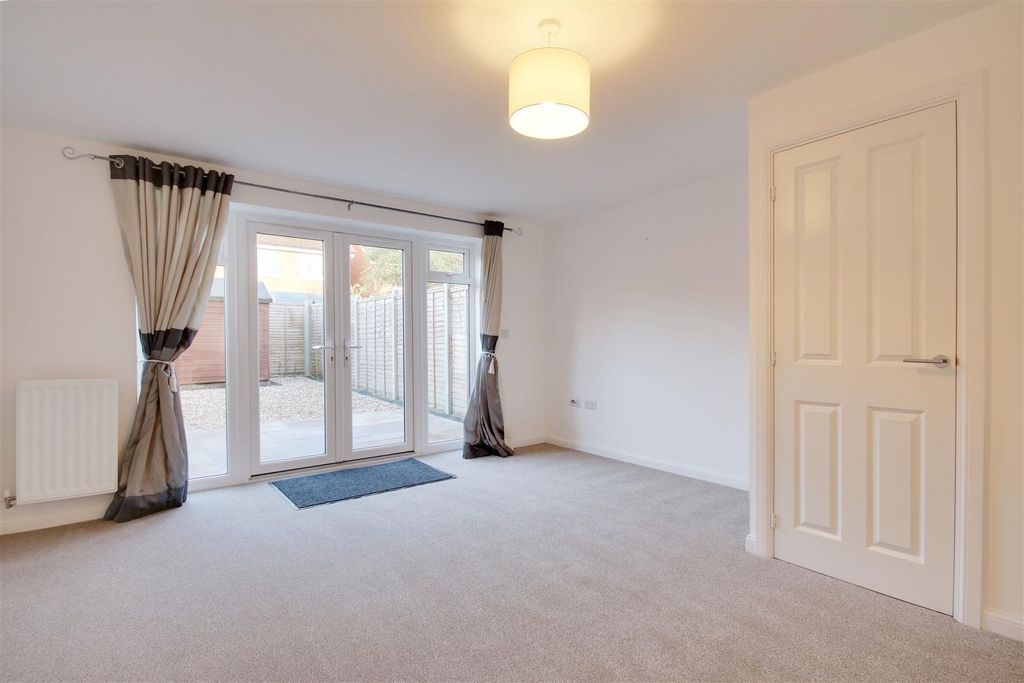 Property photo 2 of 12 Lounge.Jpg