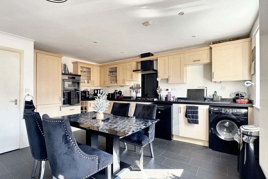 Property photo 3 of 15 Img_7701