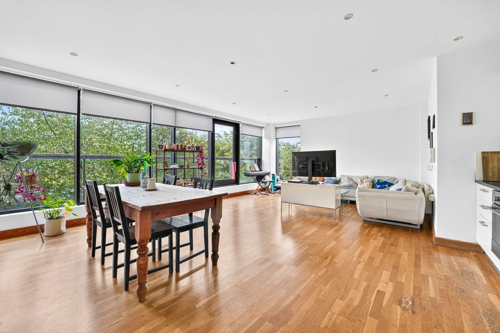 Property photo 1 of 25