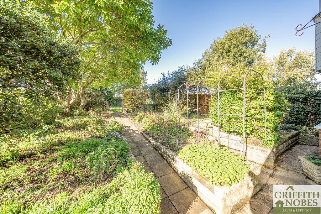 Property photo 2 of 20 Front Path And Garden