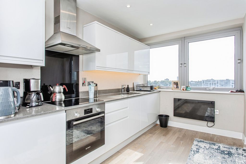 Property photo 3 of 20 Kitchen