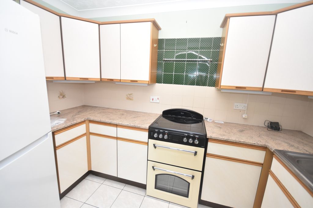 Property photo 2 of 9 Kitchen
