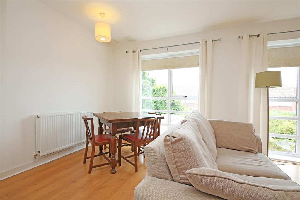 Property photo 3 of 9 F3 5 Recovery Street Sw17 Reception 1.Jpg