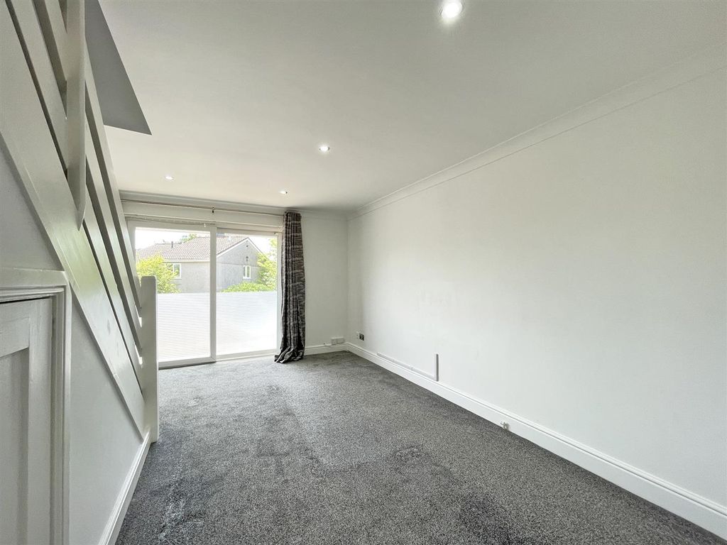 Property photo 3 of 16 Butler Close 6 - Lounge 2.Jpg