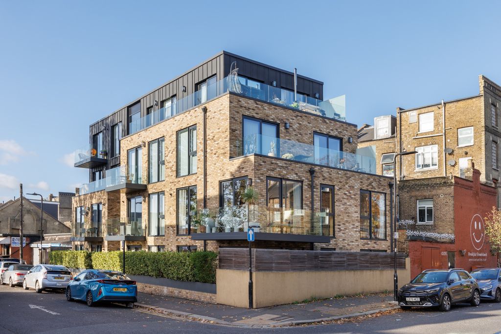 Property photo 2 of 25 320664 - Essexparkmewsacton-Tmh-Jsouteyrat-13244.Jpg