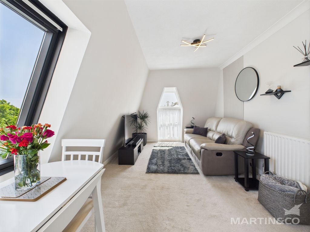 Property photo 2 of 8