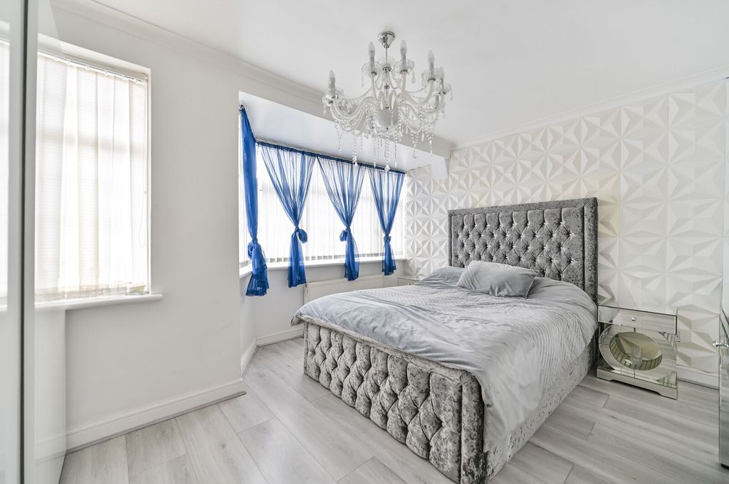Additional image 13 of 4 bed end terrace house for saleSouthcote Avenue, Feltham TW13