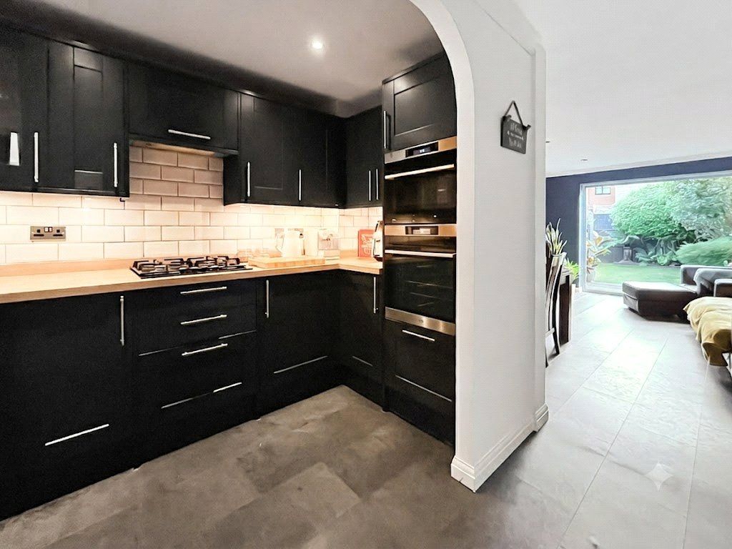 Property photo 2 of 17 Picture No. 28