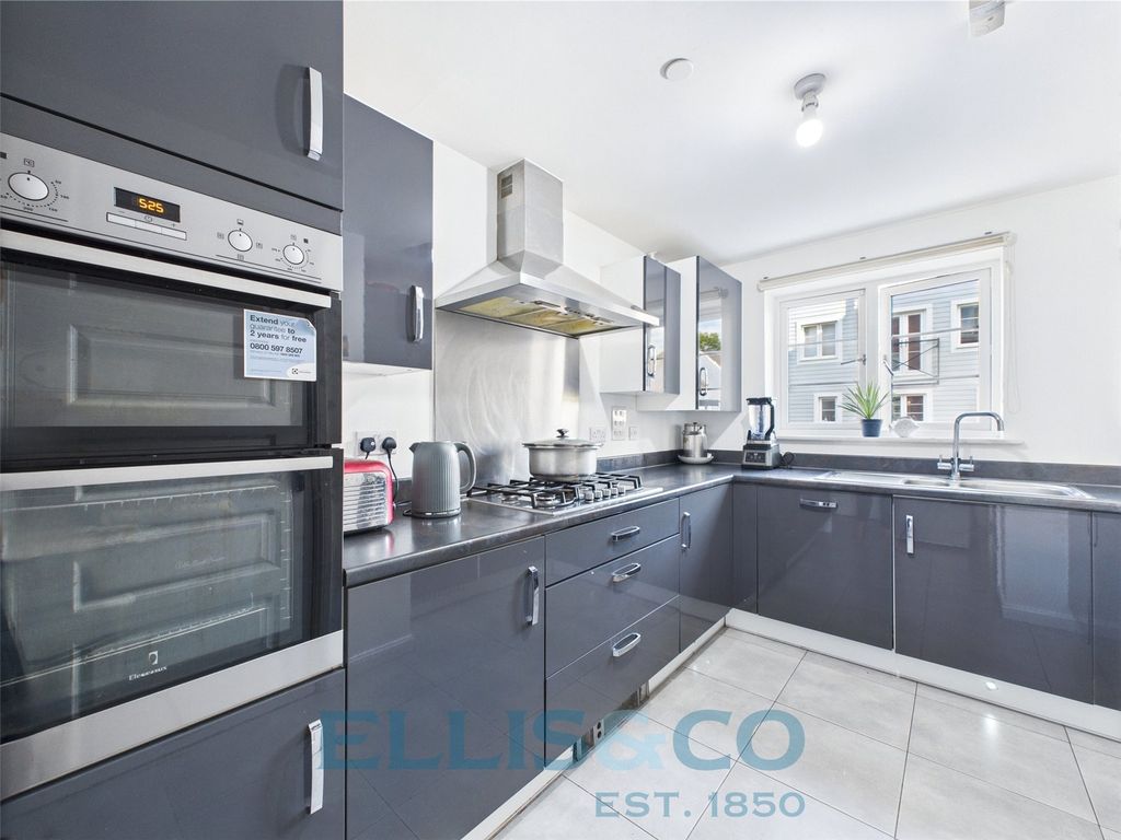 Property photo 2 of 14 Picture No. 02