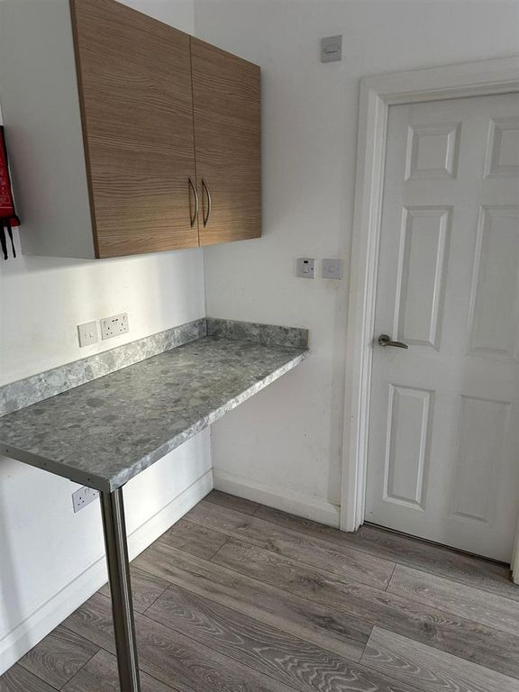 Property photo 2 of 3 Rm 4 2 High St1.Jpeg