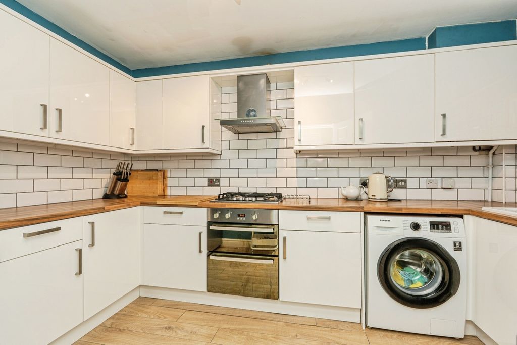 Property photo 3 of 13 Pbox-Img.Jpg
