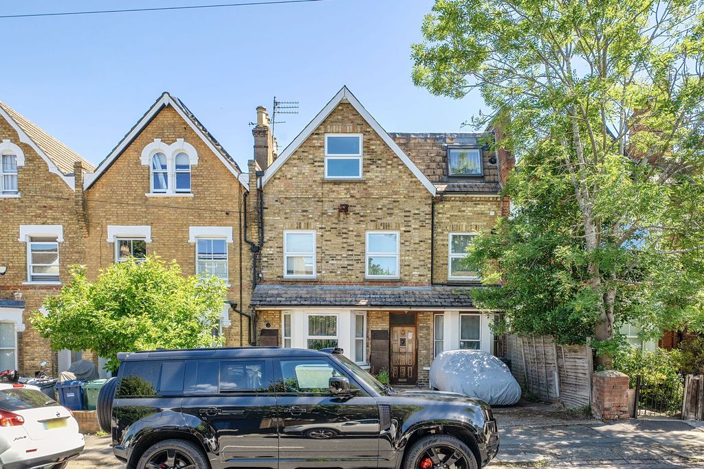 Property photo 1 of 18