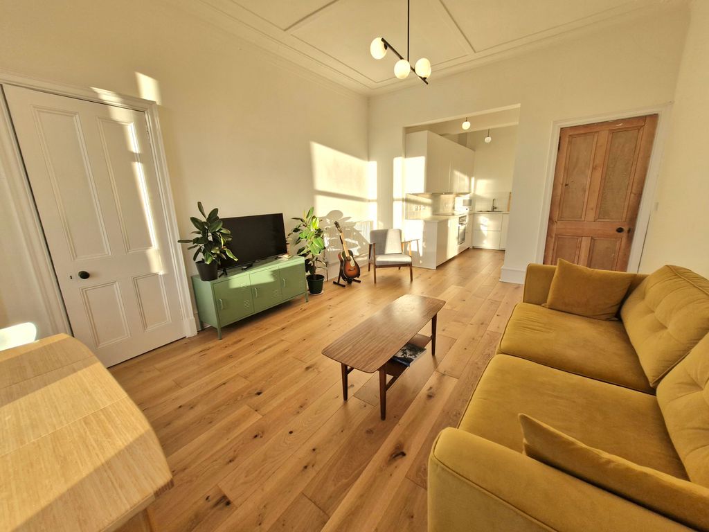 Property photo 3 of 9 Lounge