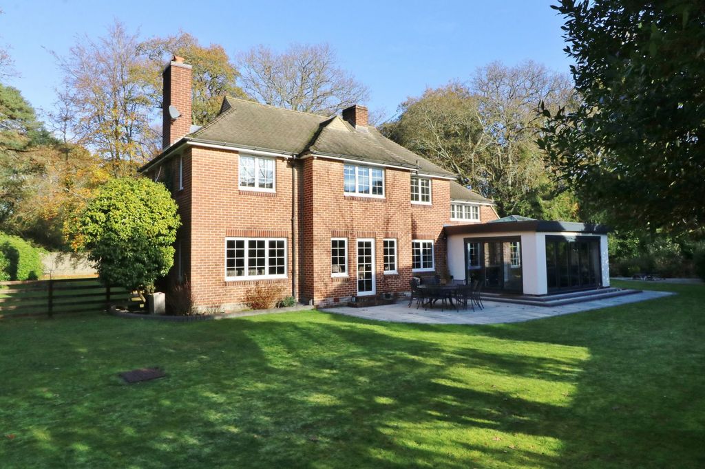 Property photo 1 of 28