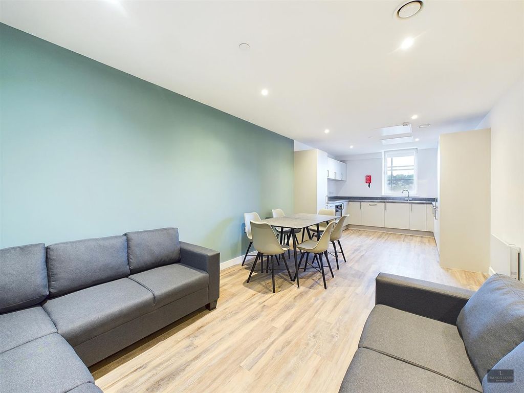 Property photo 3 of 15 Cam02887G0-Pr0305-Still005.Jpg