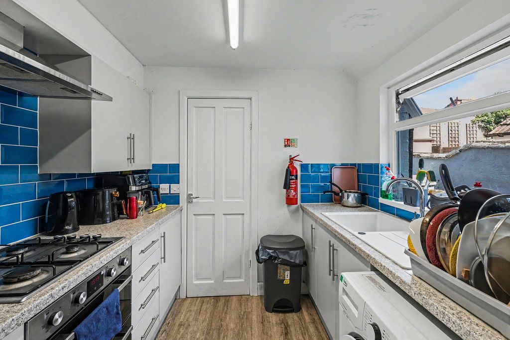 Property photo 3 of 9 3