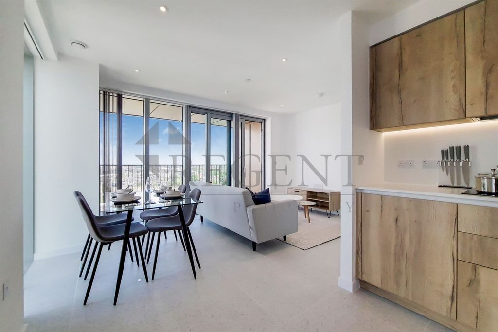 Property photo 2 of 16 Open Plan