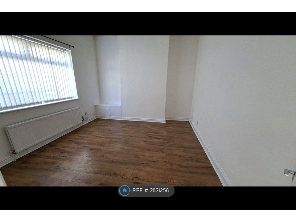 Property photo 2 of 18 Bedroom 1
