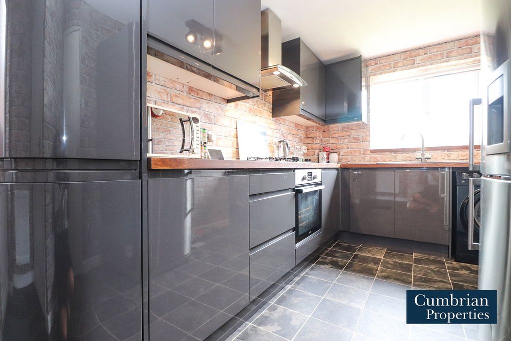 Property photo 2 of 19 Kitchen