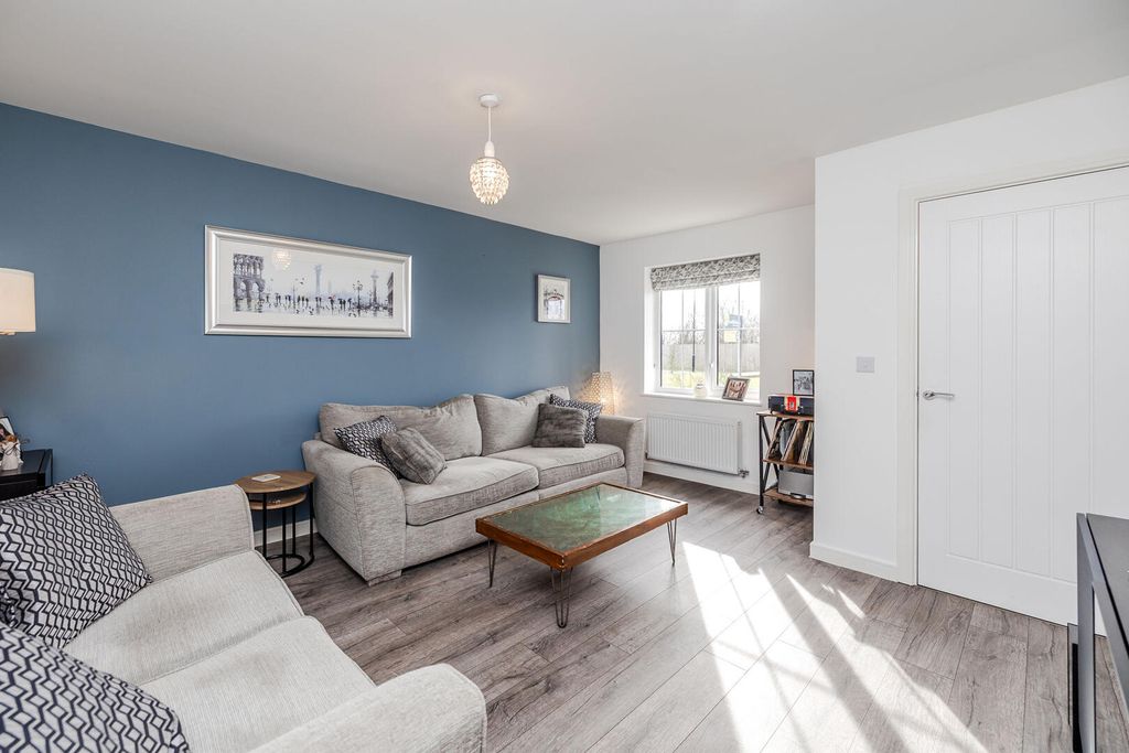 Property photo 2 of 33 Living Room