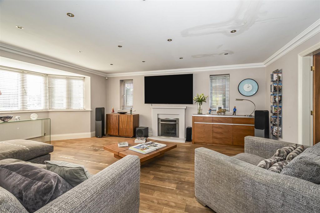 Property photo 3 of 21 3 Rosewoods1.Jpg