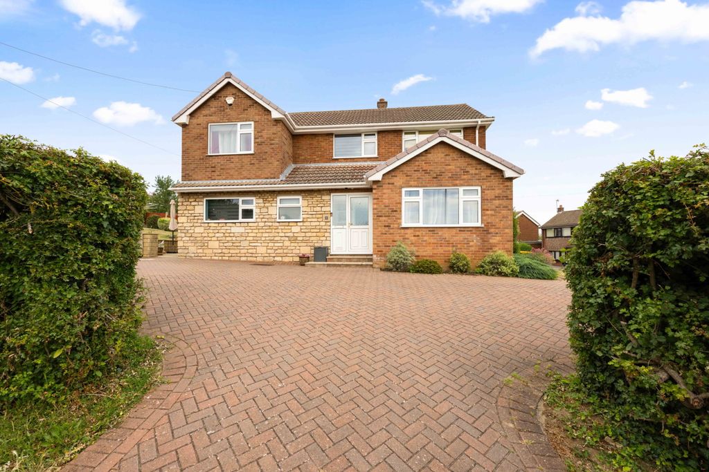 Property photo 1 of 31