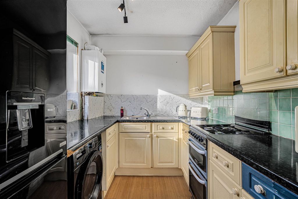 Property photo 3 of 8 11_94327.Jpg