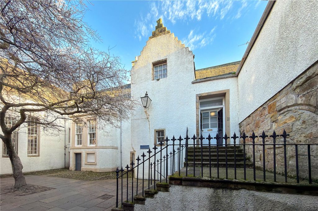 Property photo 2 of 13 42B South Street