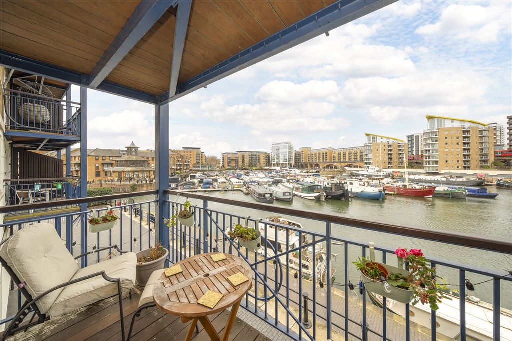 Property photo 2 of 15 Balcony